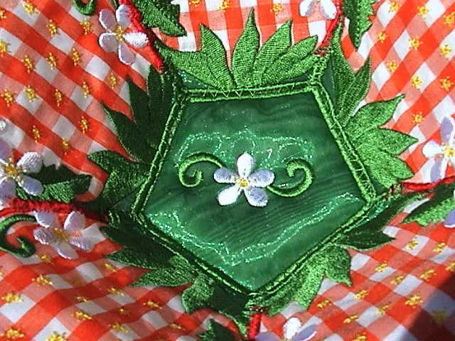 Freestanding Lace and Applique Strawberry Bowls