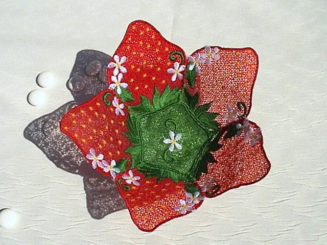 Freestanding Lace and Applique Strawberry Bowls